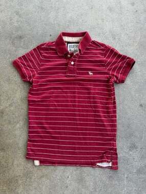 Ruehl No.925 Men's Red and White Striped Polo Shirt Small